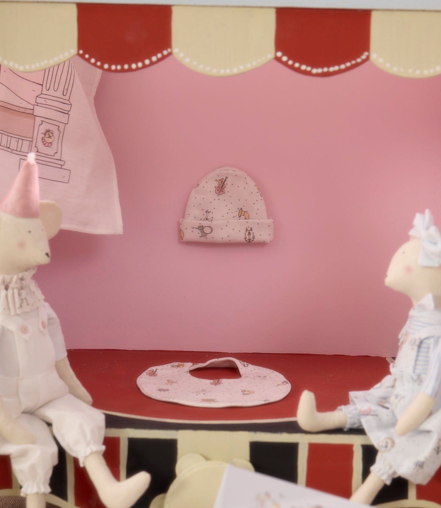 Newborn Hat - Theatre / Pink