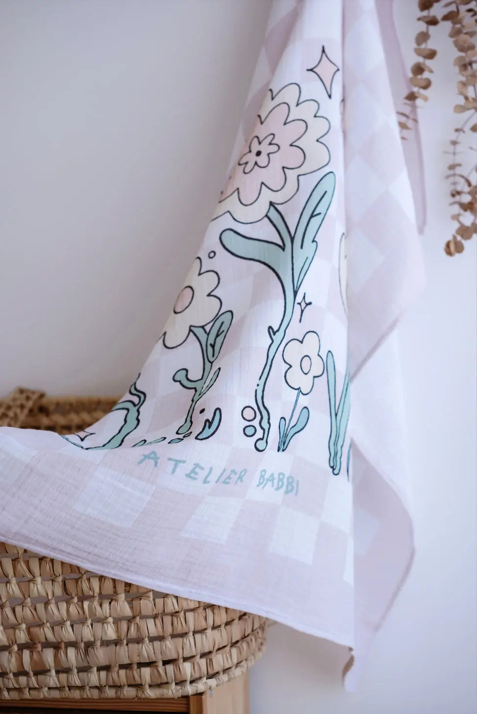 Elegant packaging of the organic cotton checkered baby set – perfect for baby shower gifts