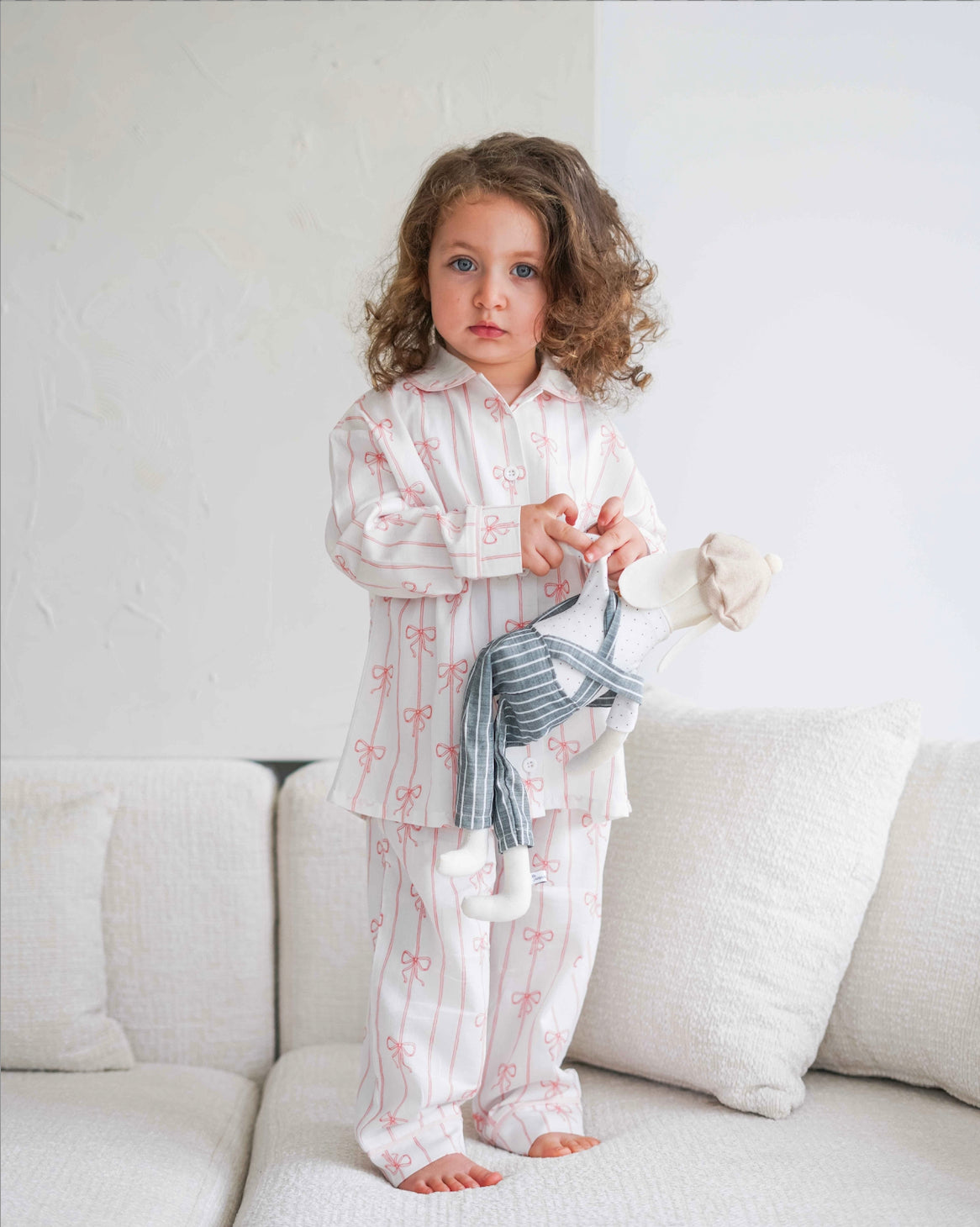 Soft and breathable baby clothes set with classic style