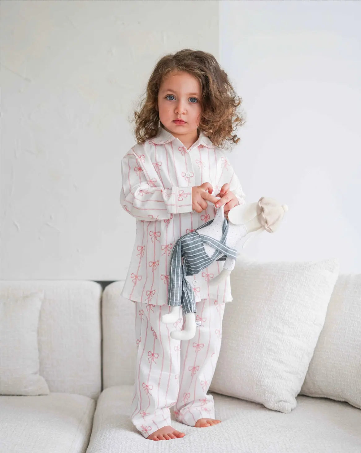 Soft and breathable baby clothes set with classic style