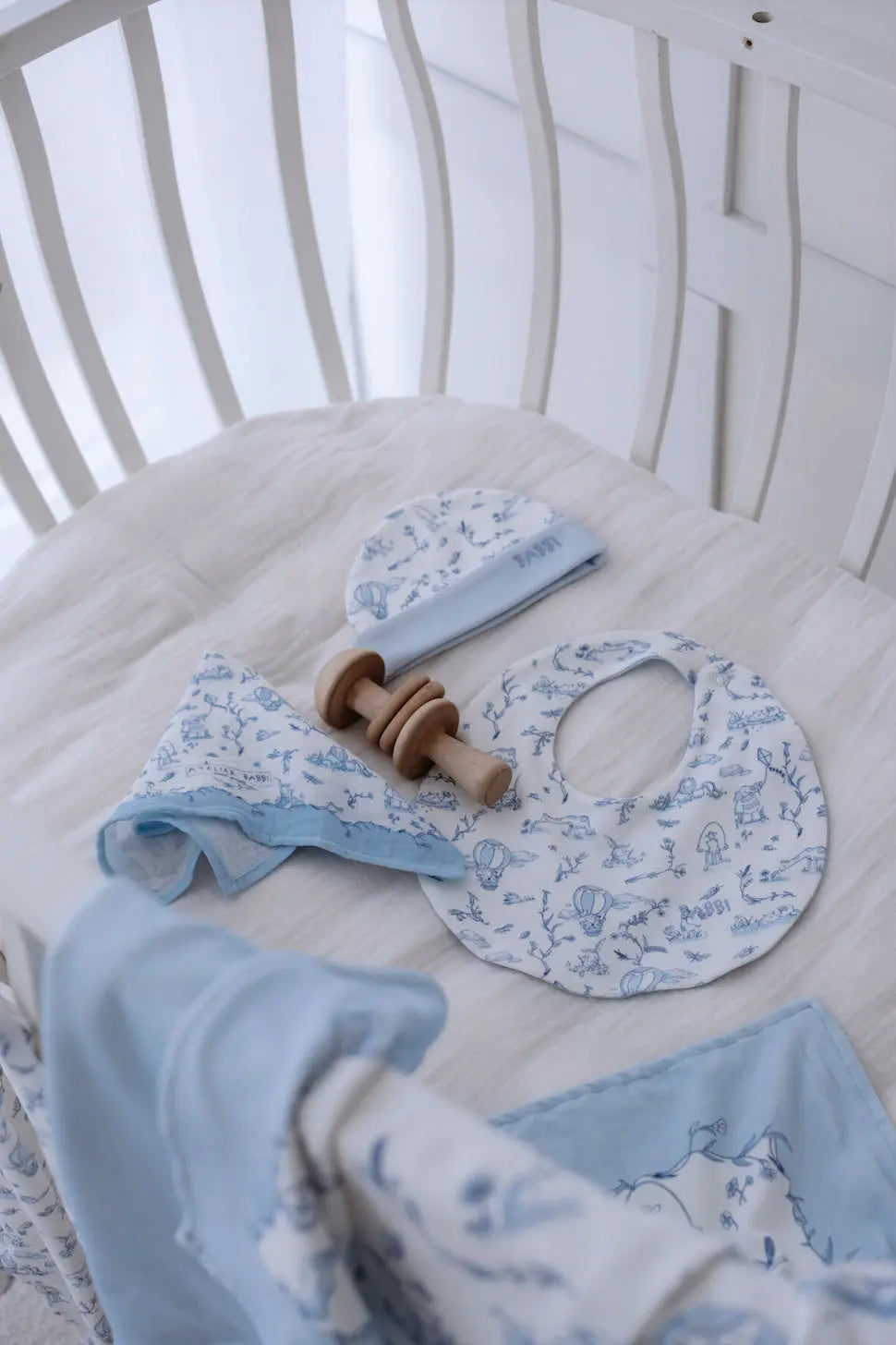 4-Piece Newborn Set - Toile de Jouy / Blue