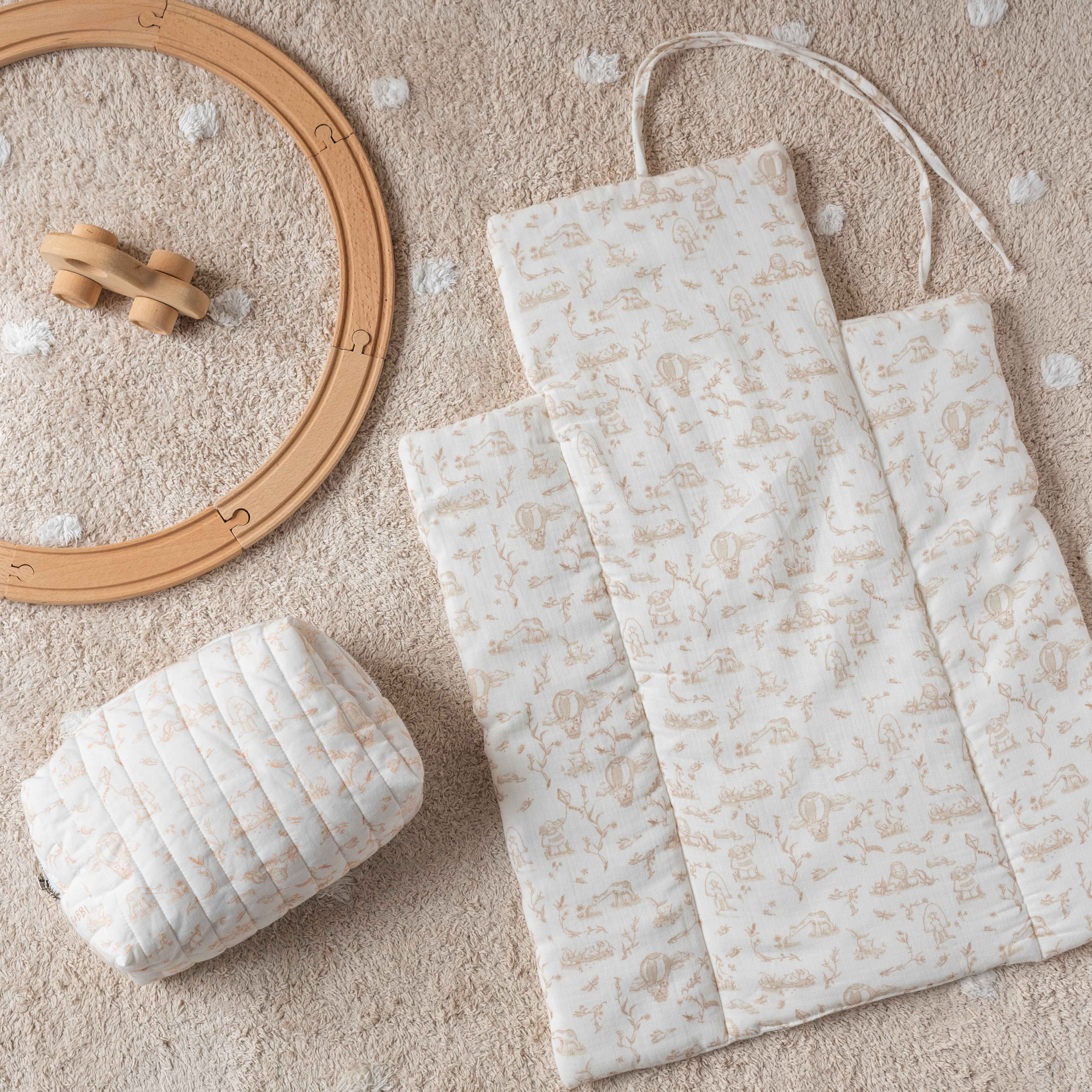 Neutral beige baby diaper changing set with classic Toile de Jouy pattern – includes mat and pouch – Atelier Babbi USA
