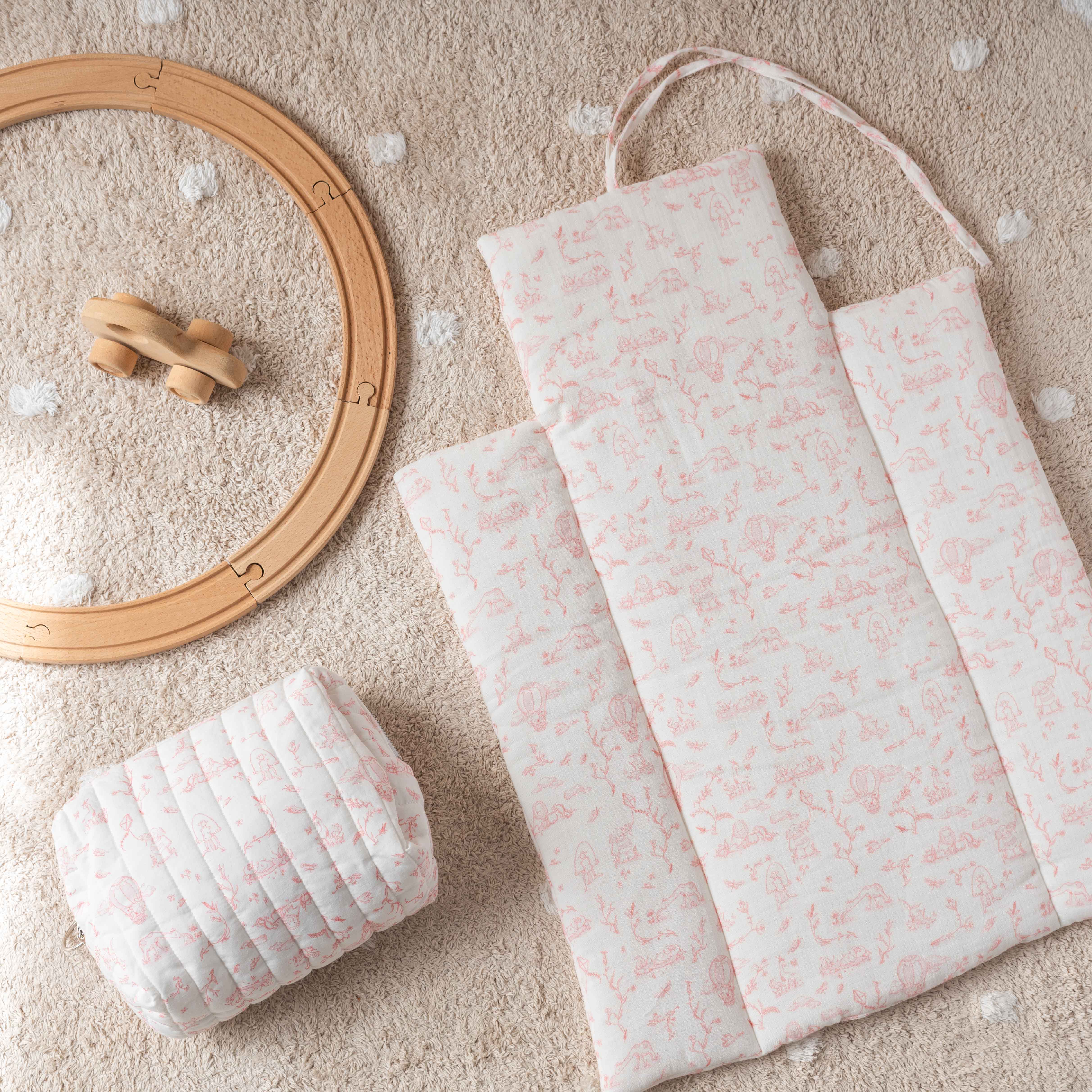 Diaper changing mat and pouch set in soft pink Toile de Jouy pattern – Atelier Babbi USA