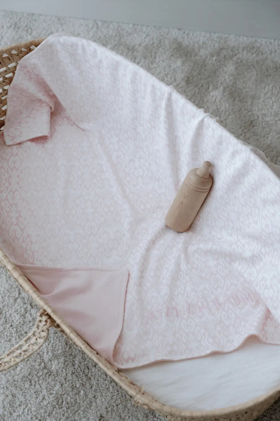 Two-sided breathable baby blanket in blush tone