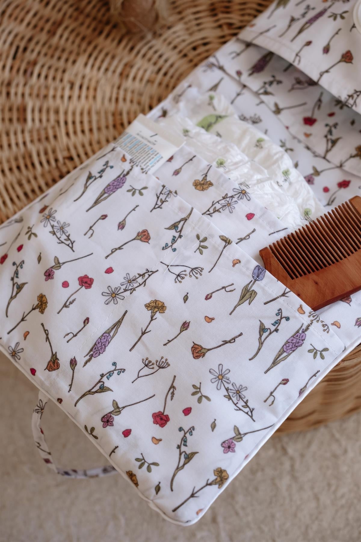 Wet Wipes & Diaper Clutch - Spring