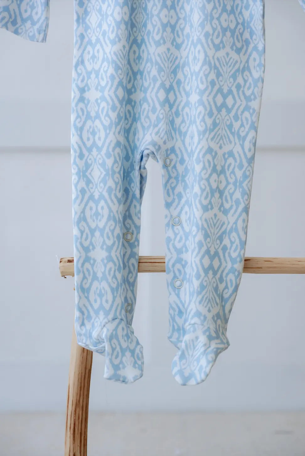 Comfortable baby sleepwear in blue tones