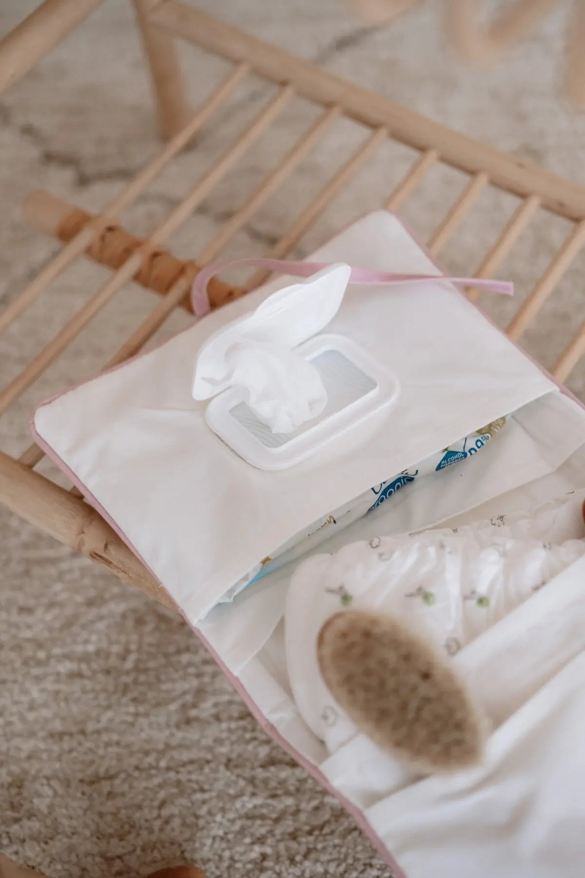 Wet Wipes & Diaper Clutch - Tiny Flowers / Pink