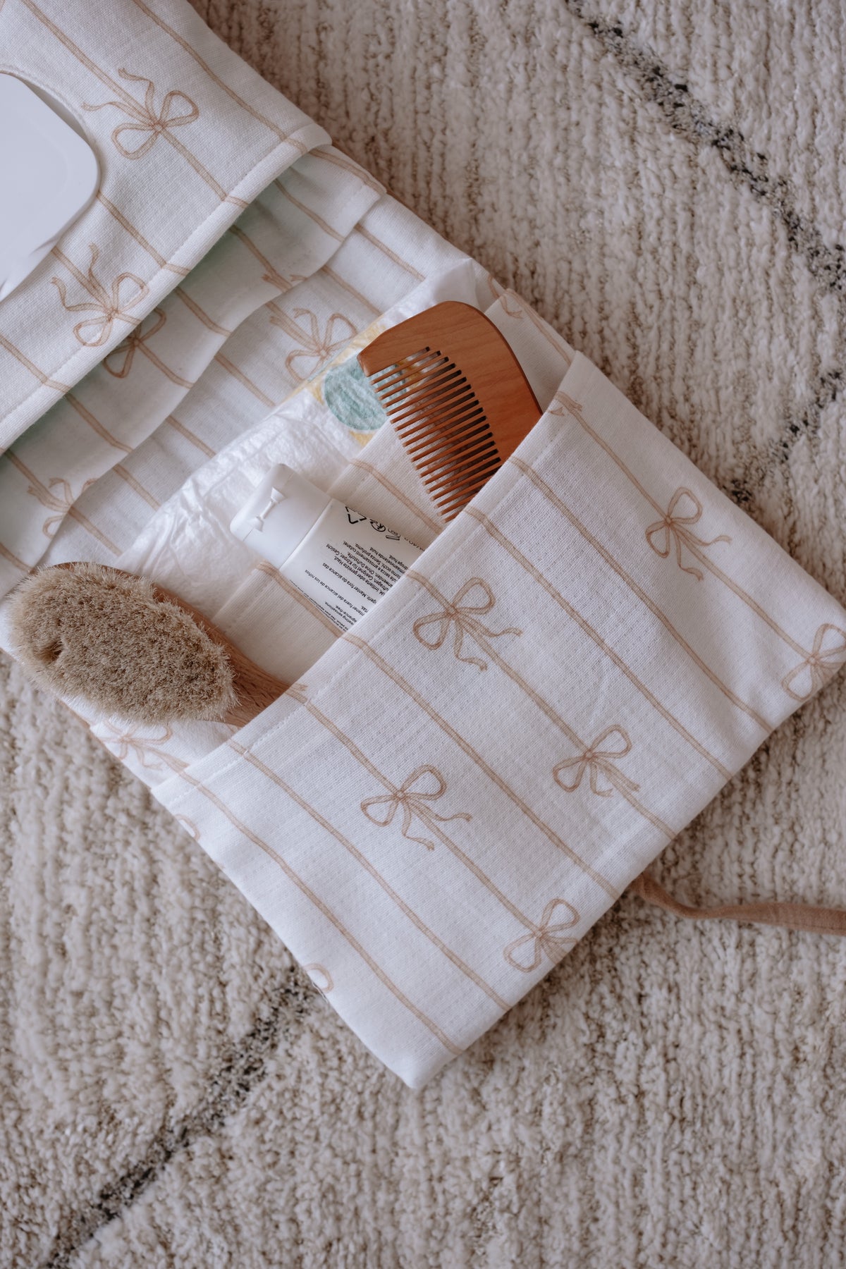 Wet Wipes & Diaper Clutch - Ribbon/Beige