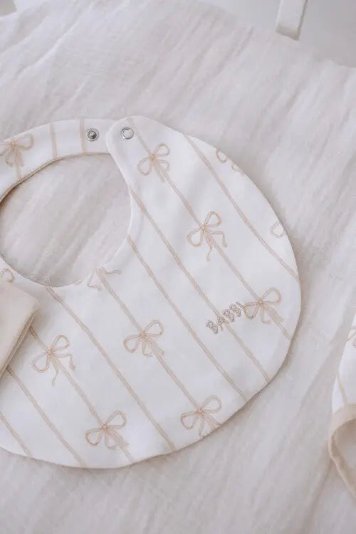 Ribbon/Beige baby bib made from 100% cotton, perfect for newborns and gentle on delicate skin.