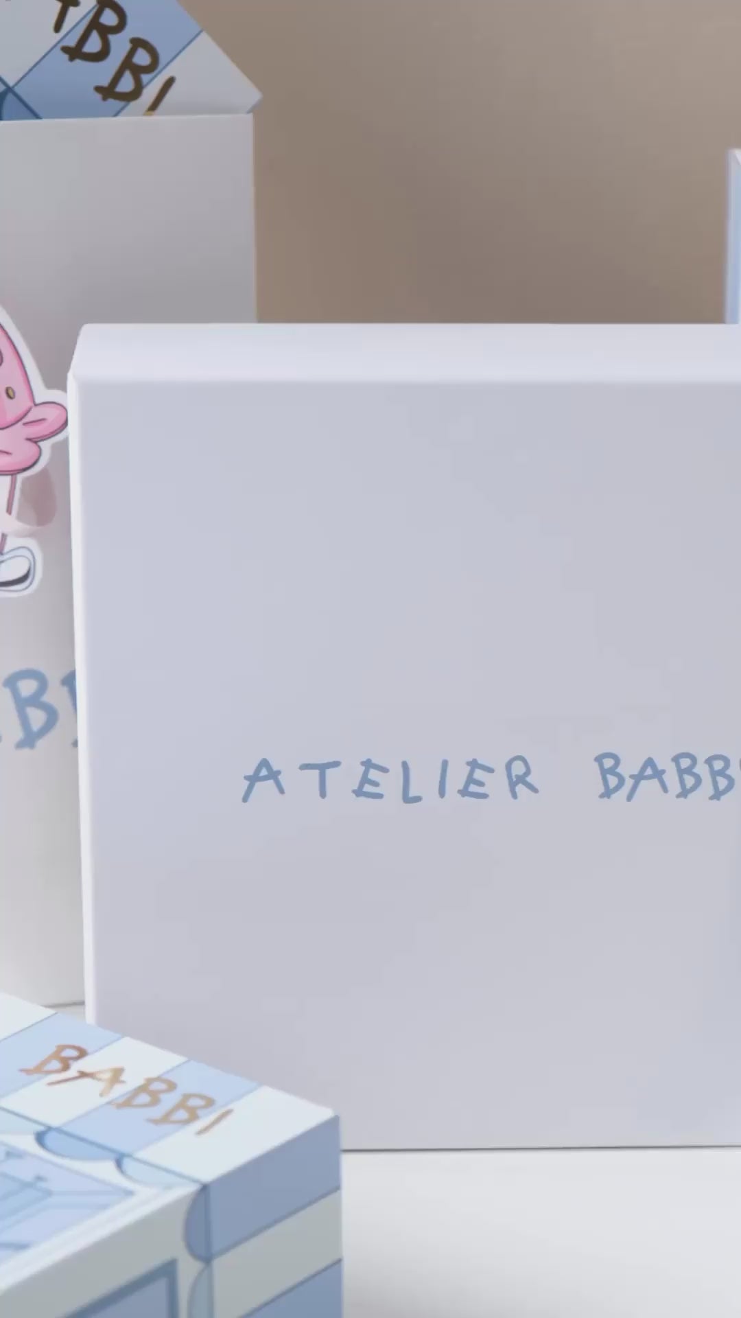 Atelier Babbi USA newborn premium gift set.