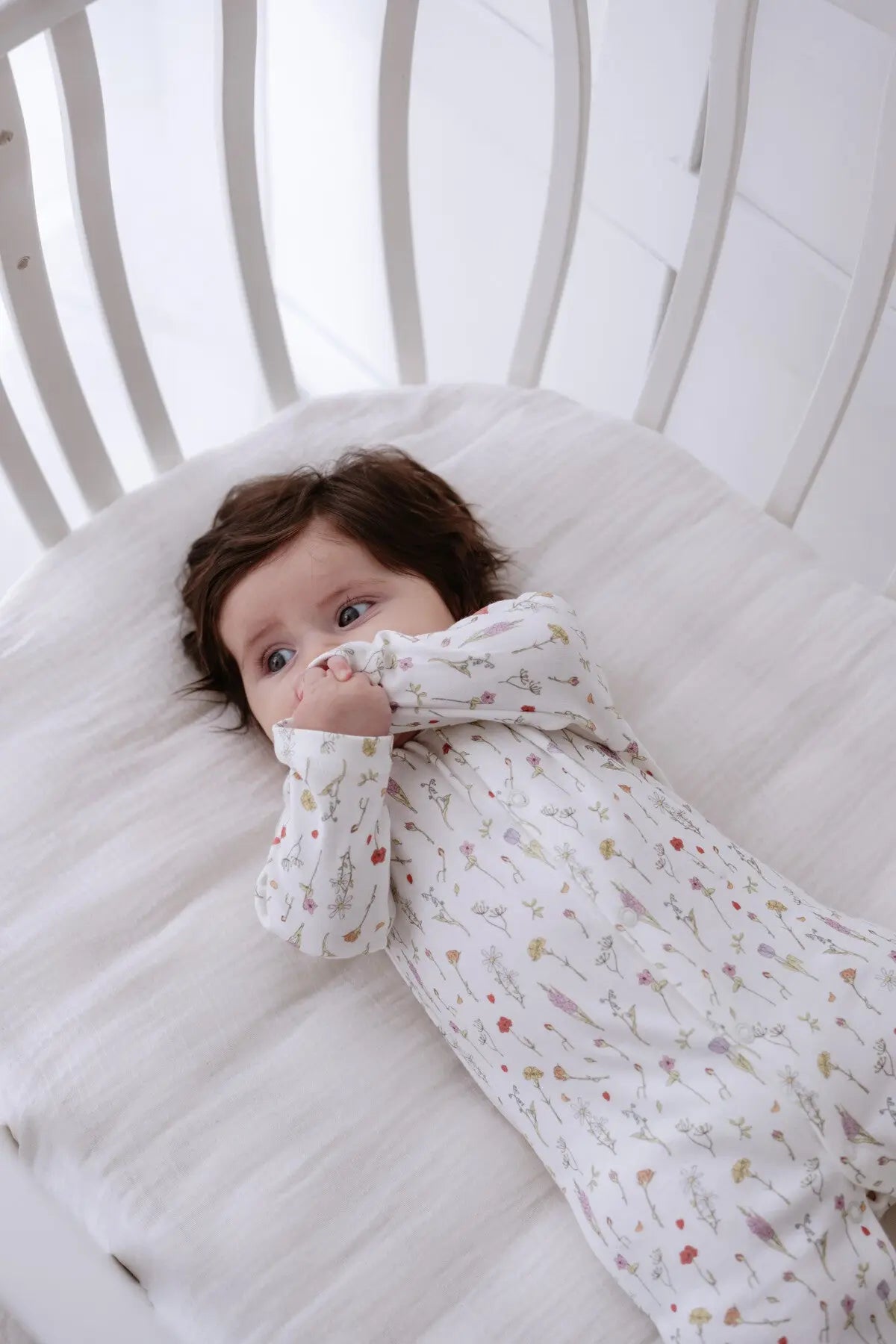 Lightweight baby bodysuit featuring spring design