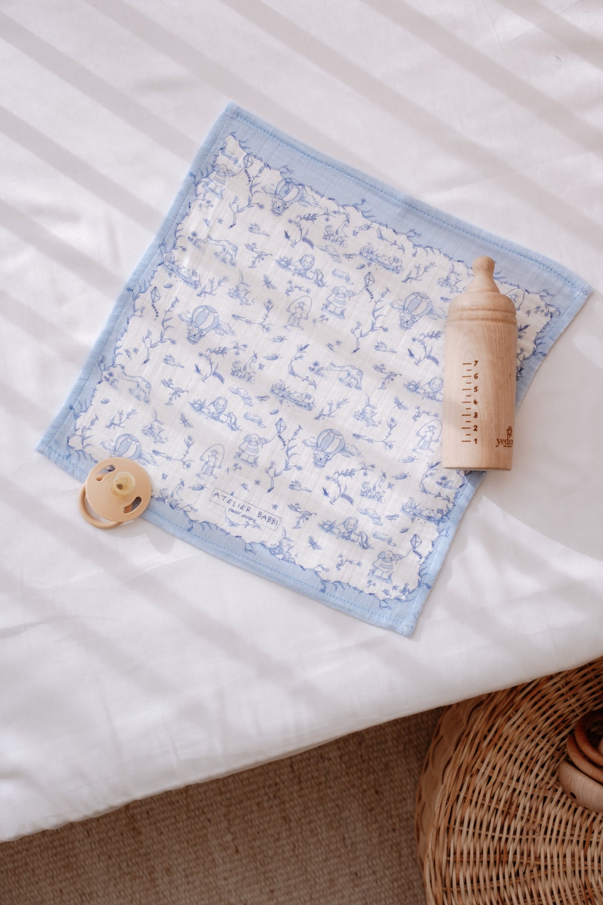 Burp Cloth - Toile De Jouy/Blue