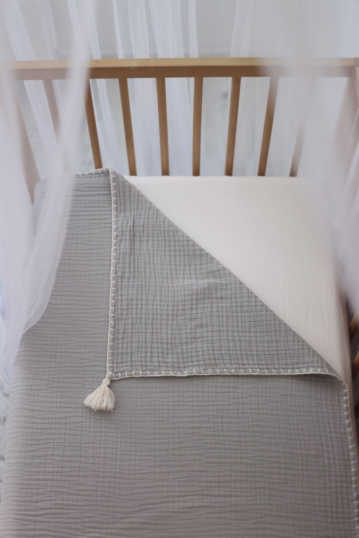 Hand-Embroidered Muslin Blanket - Gray/White