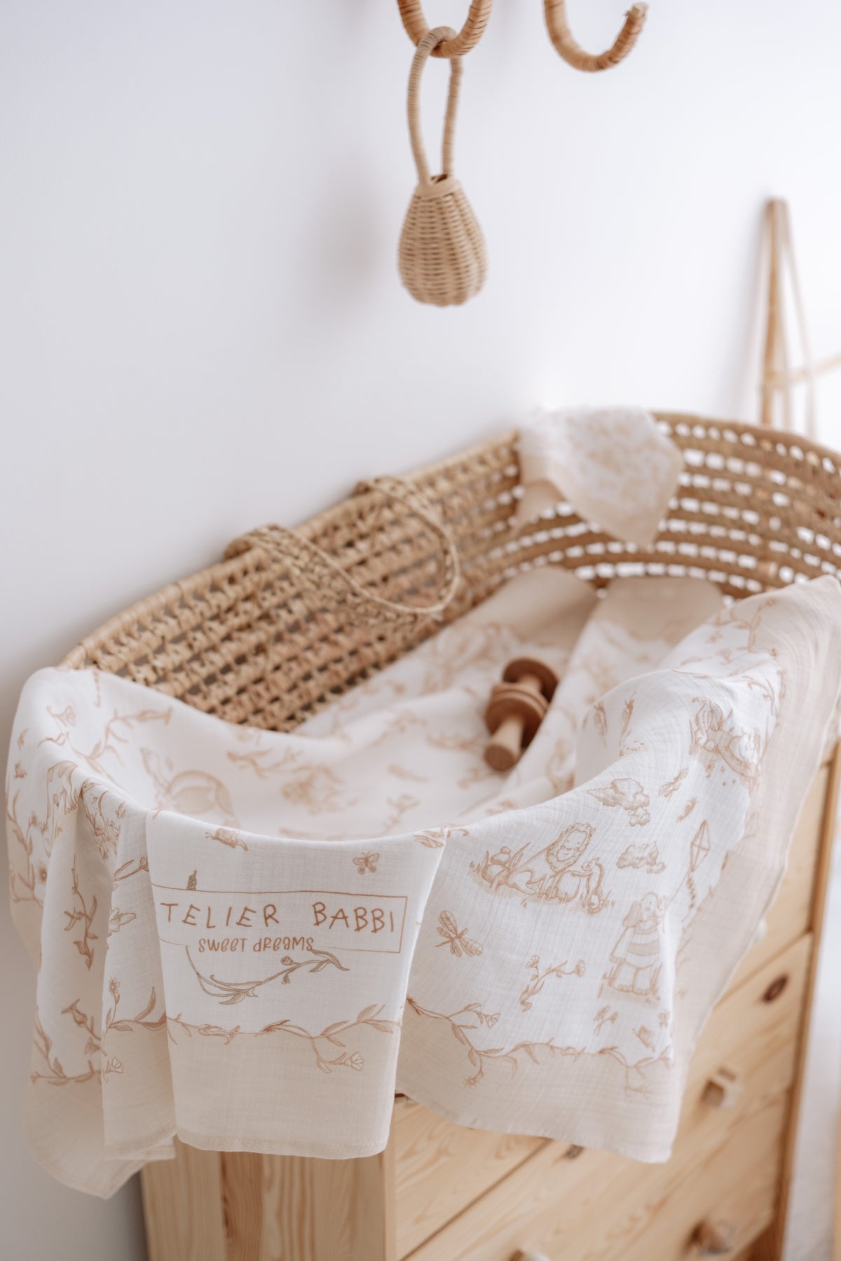 Double-Layer Muslin Swaddle - Toile De Jouy/Beige