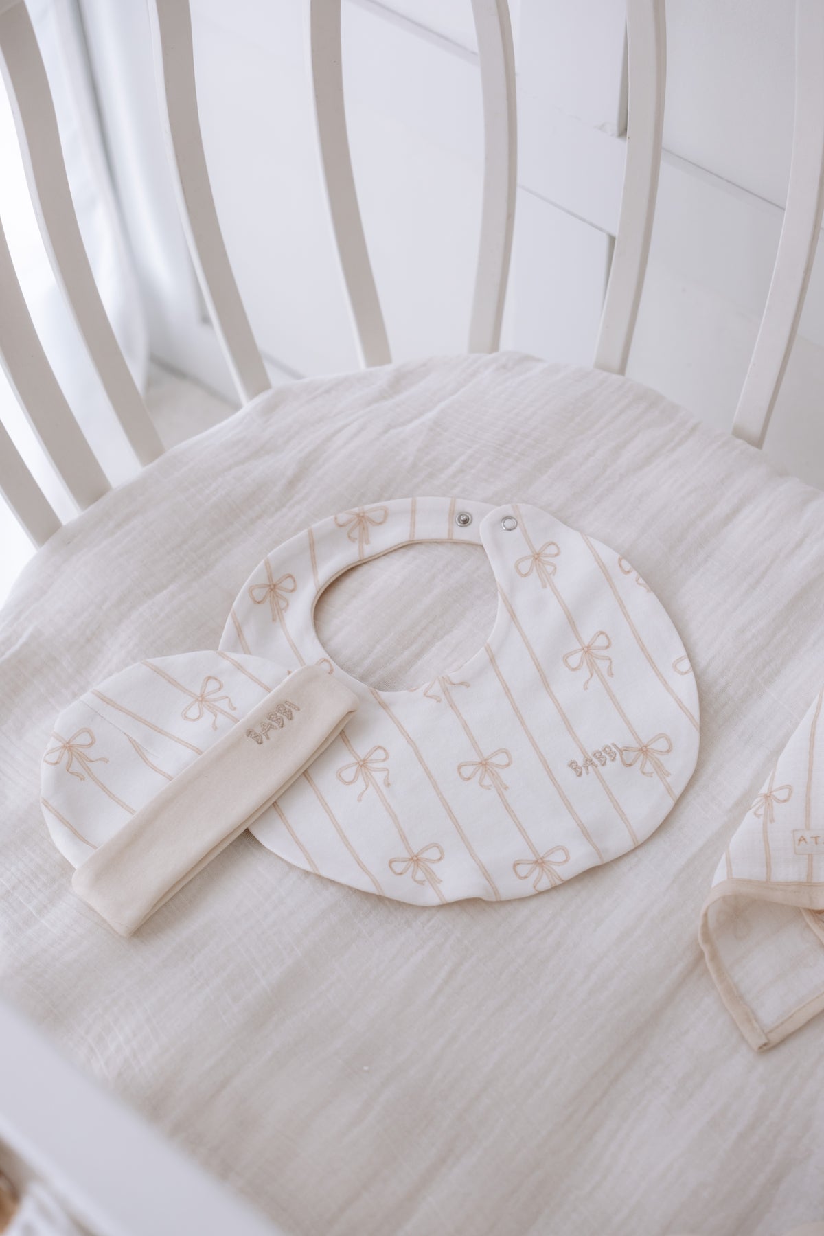 Newborn Bib & Hat Set - Ribbon/Beige