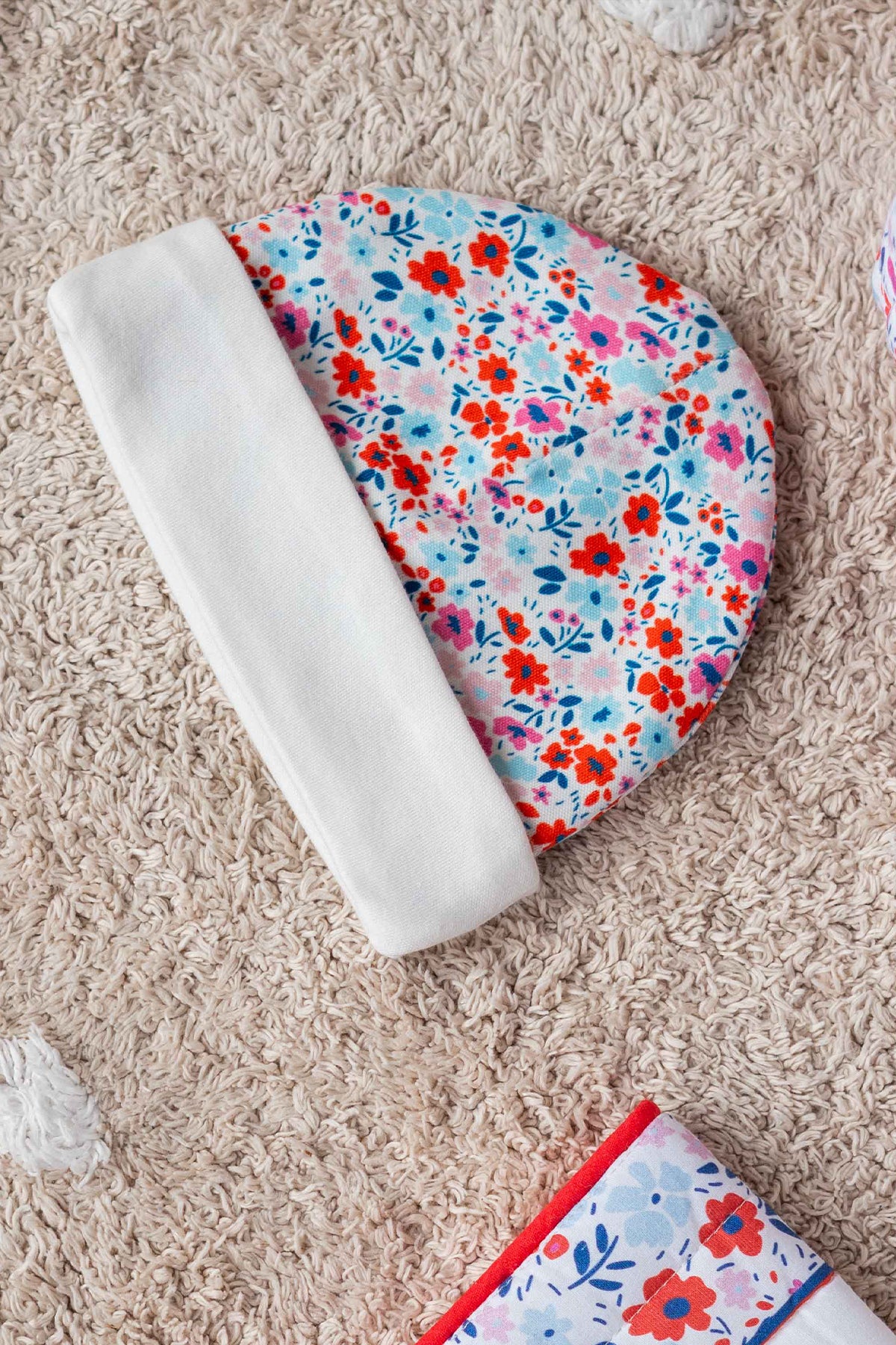 Newborn Hat - Tiny Flowers / Red